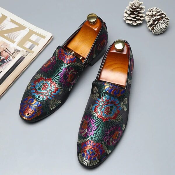 Man Casual Shoes Men Comfortable Driving Loafers Light Moccasins Men Retro Embroidery Party Wedding Flats